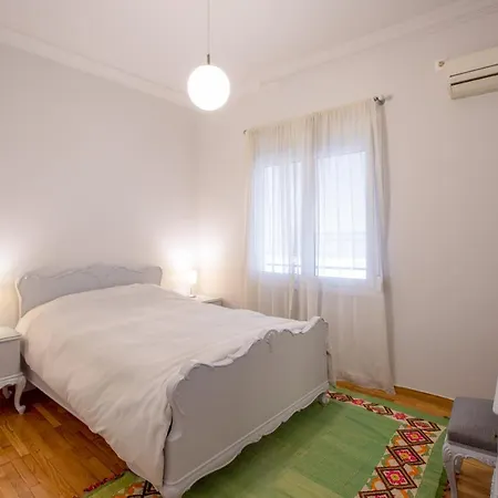 Acropolis Now! 2br In *