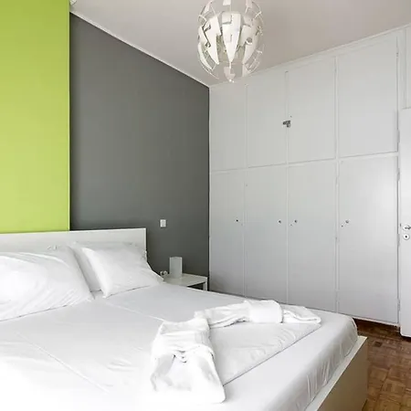 Brand New Stylish 2 Bedroom Apartment *