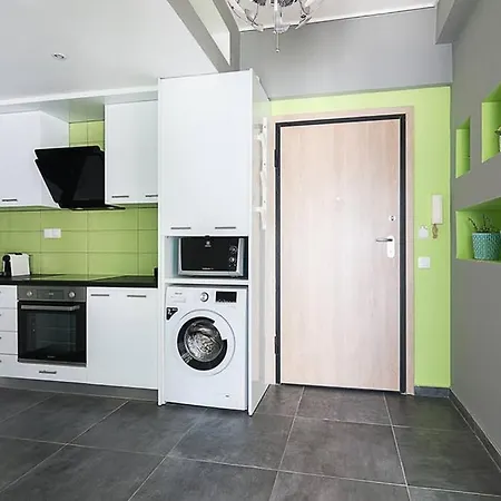 Apartment Brand New Stylish 2 Bedroom *