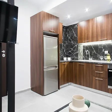 Lomvardou-stylish Flat Next To Ampelokipi Metro St * Atenas