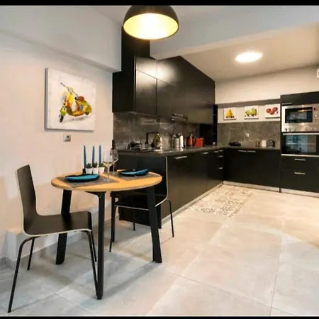 דירה Romantic Jacuzzi אתונה