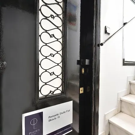 Phaedrus Living Center Luxury Flat Skoufa Apartment *