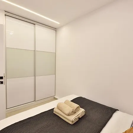 Phaedrus Living Center Luxury Flat Skoufa *