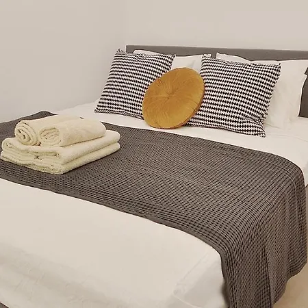 Phaedrus Living Center Luxury Flat Skoufa