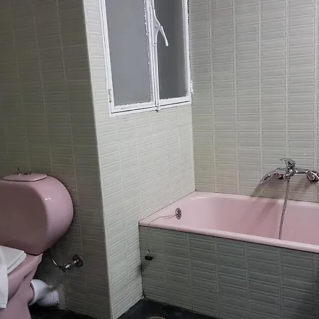 Apartment Apricot - Center, 6 Bd, 2.5 Bath *