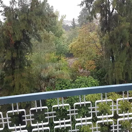 Apricot - Center, 6 Bd, 2.5 Bath * Athens