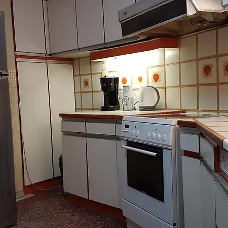 Apricot - Center, 6 Bd, 2.5 Bath Apartment *