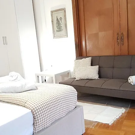 Apricot - Center, 6 Bd, 2.5 Bath Athens