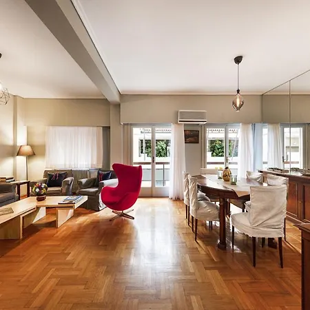 Spacious 3 Bedroom Near Acropolis Museum *
