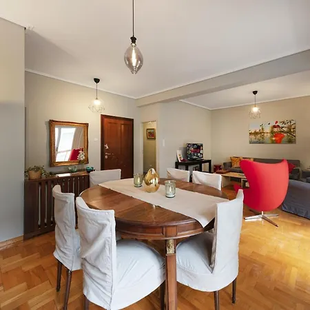 Spacious 3 Bedroom Near Acropolis Museum * Athènes