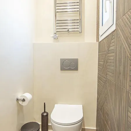 2bdroom Plaka شقة *