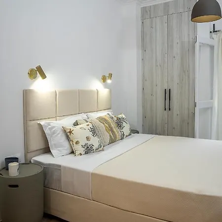 Apartment Romantic With Hot Tub Next To Acropolis Athens