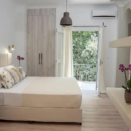 Romantic With Hot Tub Next To Acropolis *