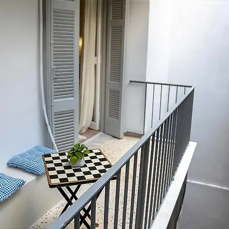 Romantic With Hot Tub Next To Acropolis Apartment