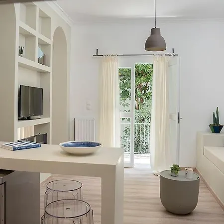 Romantic With Hot Tub Next To Acropolis Apartment *