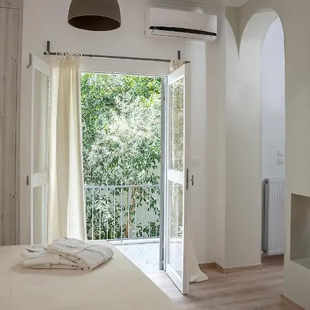 Romantic With Hot Tub Next To Acropolis Apartment