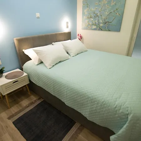 Two Bedroom With Hidden Garden *