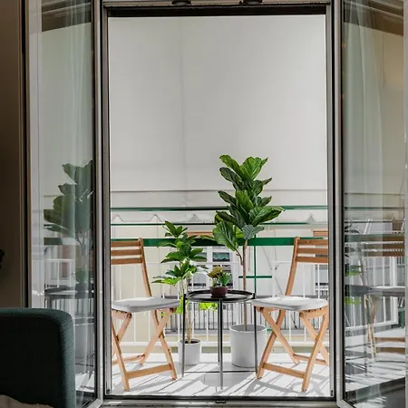 Διαμέρισμα Sunny & Modern For 3 Persons