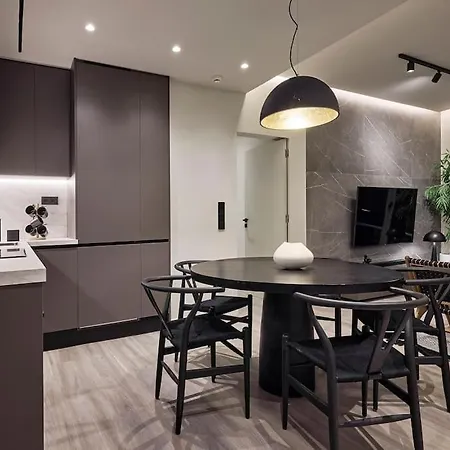 Metropolitan Grand Apartment *
