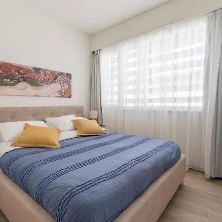 Minimal Luxury 5bdr W/terrace Acropolisview Apartment