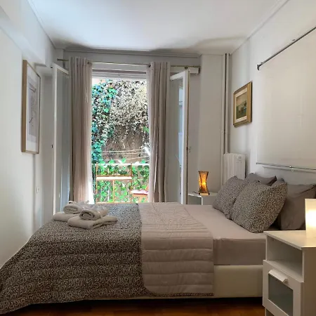 Apartment Chic Urban Living: In Acropolis-koukaki *