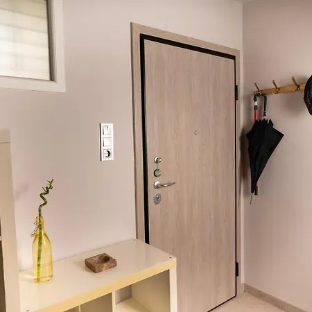 Apartment Angel *