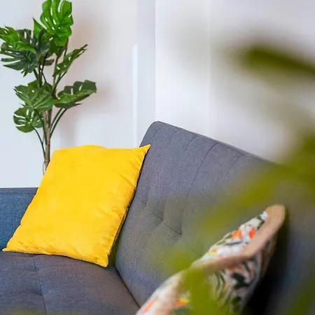 Elegant 2 Ba Close To Metro Station Appartement