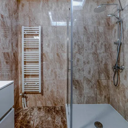 Elegant 2 Ba Close To Metro Station *