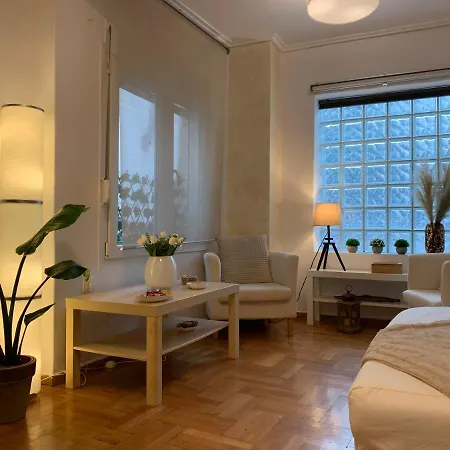 Chic Urban Living: In Acropolis-koukaki Apartment Athens