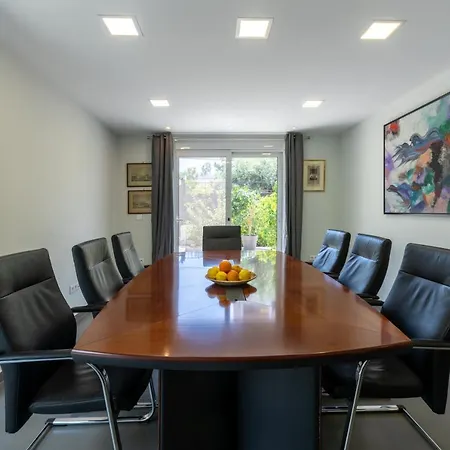 Luxury 3-bedroom House In Glyfada