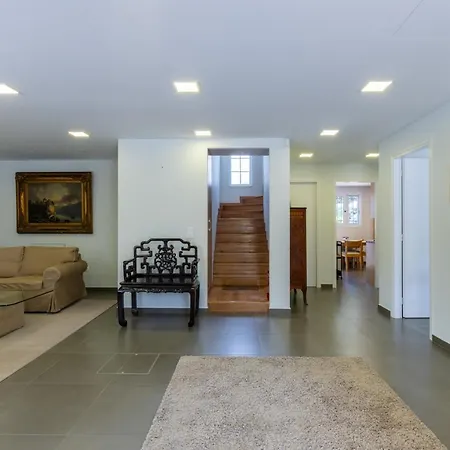 Luxury 3-bedroom House In Glyfada *