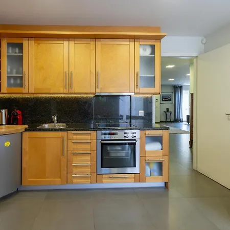 Luxury 3-bedroom House In Glyfada