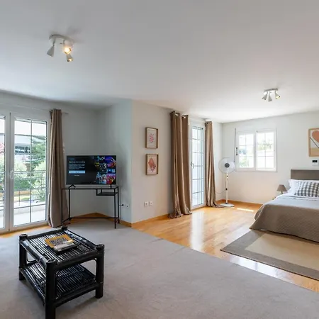 Apartment Luxury 3-bedroom House In Glyfada