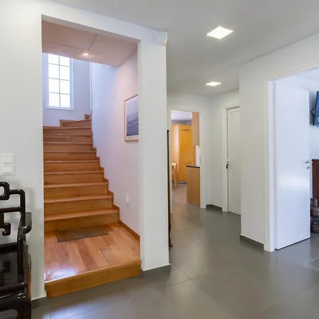 Luxury 3-bedroom House In Glyfada *