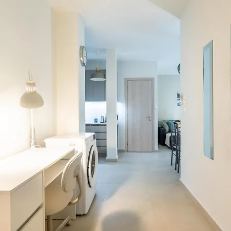 Theia 1-bedroom In Apartment *