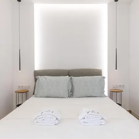 Terrace House For Festive Fun דירה