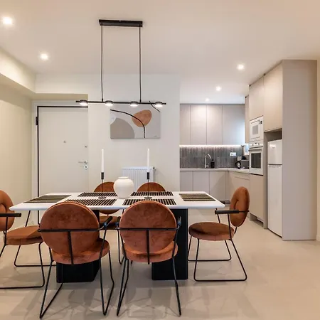 Large 2bedroom, 2bathroom Flat With Dining Space & Free Parking Apartment Athen