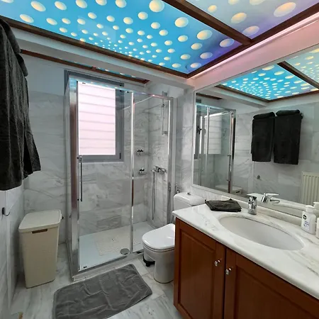 Blue Spacious Flat Wt Parking Nr Marousi Hospitals, By Promoshomes Apartment *