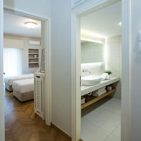 Digital Nomad Friendly & Premier In Plaka Atenas