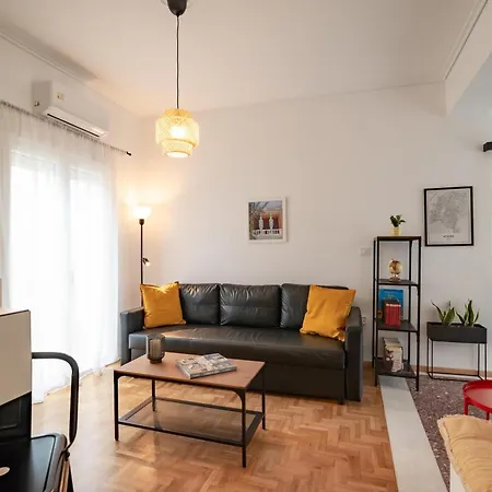 Marilora's House. Charming Urban Retreat Apartment Athens