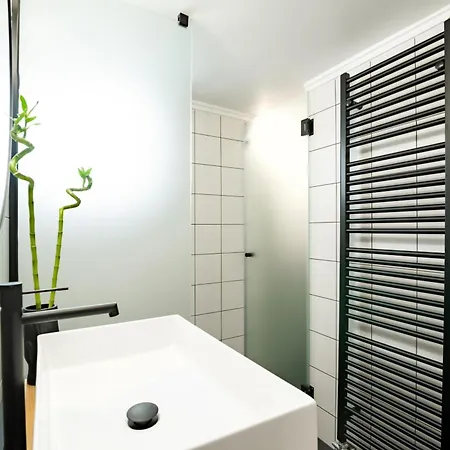 Marilora's House. Charming Urban Retreat Apartment *