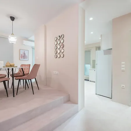 Center Retreat: Modern Two Bedroom *