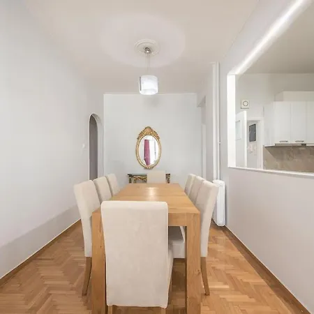 Apartment Divas One Paradise *