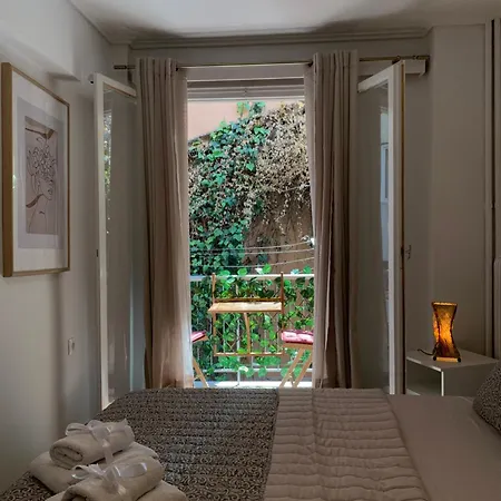 Chic Urban Living: In Acropolis-koukaki Athens