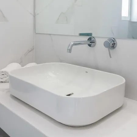 Stylish New Paradise For 2 In Marousi
