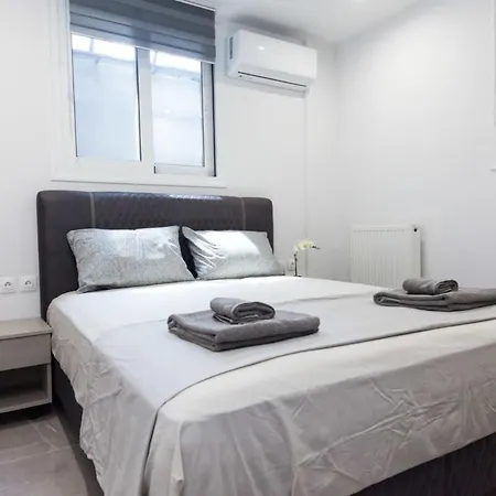 Stylish Brand New Near Megaro Mousikis Apartment Athens