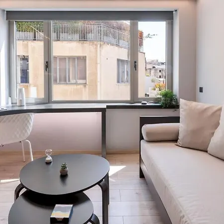 The Hostmaster Deluxe Athens
