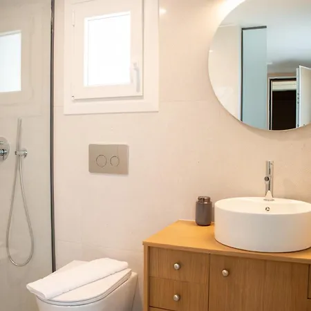 Apartment Private Rooftop - Acropolis View - Jacuzzi - Metro Athens
