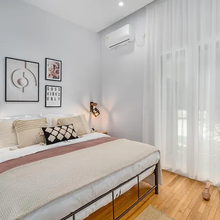 Διαμέρισμα Unique Koukaki Three Bedroom *