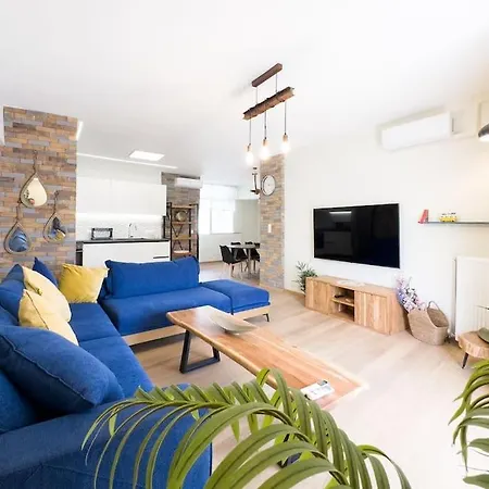Three Bedroom Stylish Next To Acropolis Apartment Athens